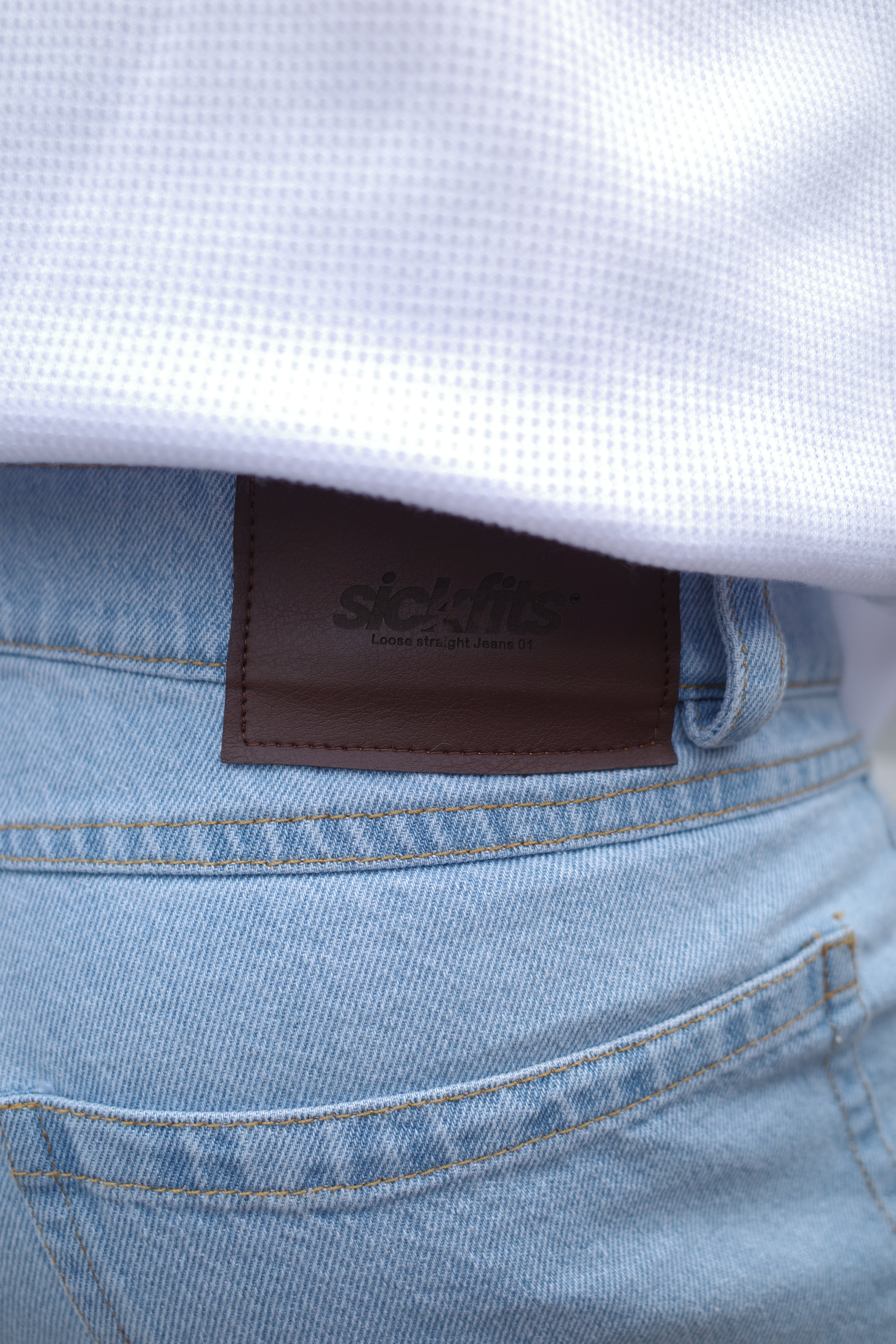 MEN LOOSE STRAIGHT JEANS 01